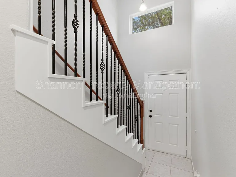 408 Eichwurzel Ln #D — Photo 8