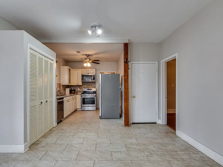 2293 Jackson Ave — Photo 28