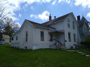 814 River St, Decorah, IA 52101