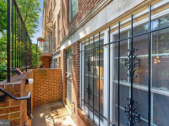 3rd image of 1949 Calvert St NW #1/2