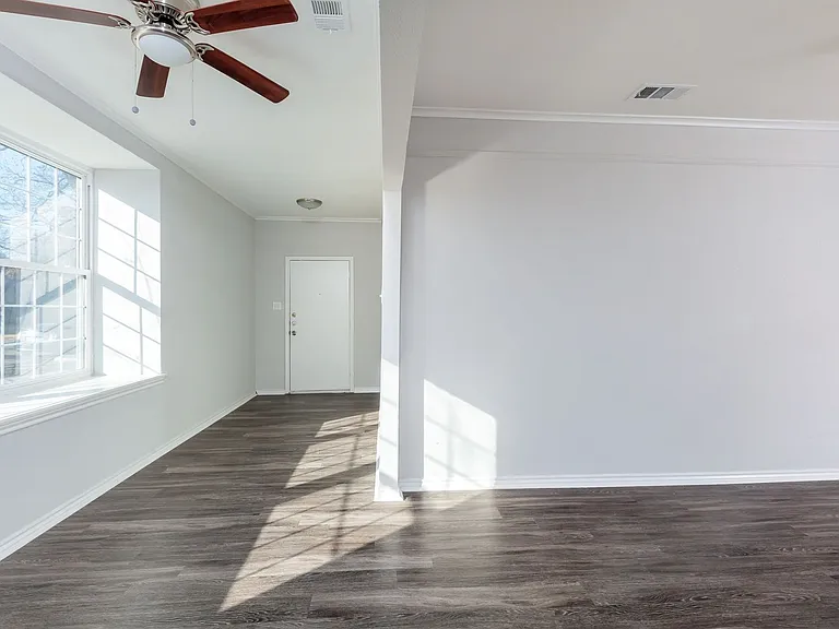 5700 Pershing Ave — Photo 13