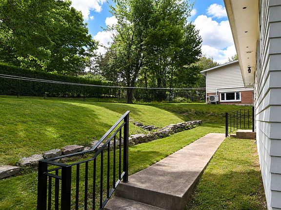 3rd image of 135 Chelsea Ct