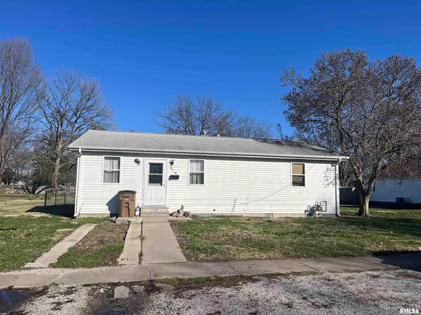 978 N Grove St, Virden, IL 62690