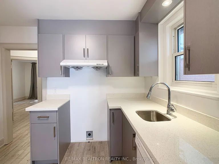 48 Mann Ave — Photo 7