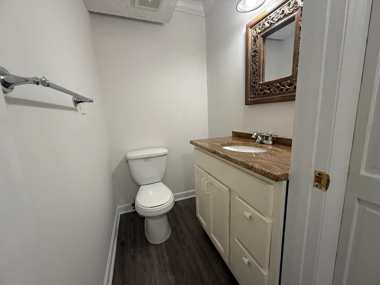 3 bed, 2.5 bath, 1404 sqft, $1,900 — Photo 3