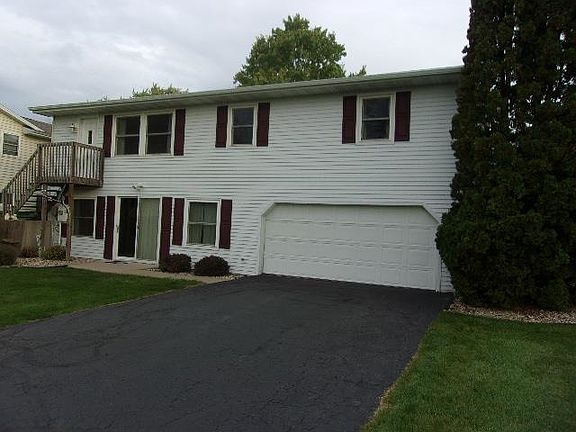 2nd image of 15 Maple Dr