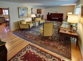 136 Lakeside Dr, Oakdale, NY 11769