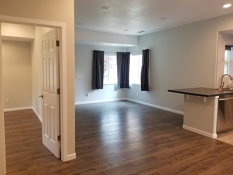 343 Mae St — Photo 13