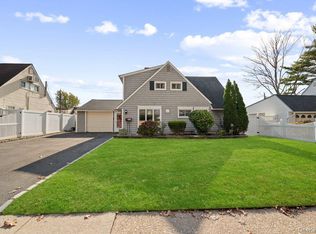 341 Red Maple Drive S, Wantagh, NY 11793