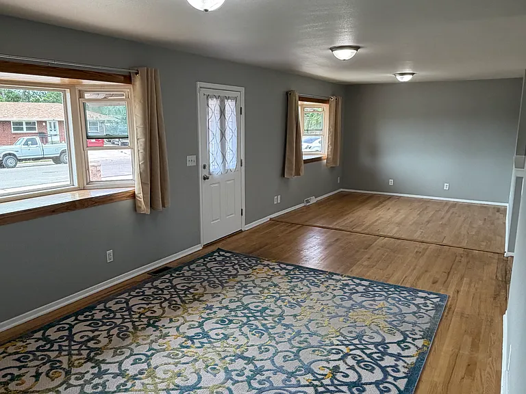 1621 W 82nd Pl — Photo 2