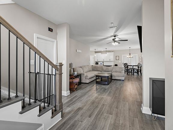 3rd image of 991 Cherry Blossom Ln
