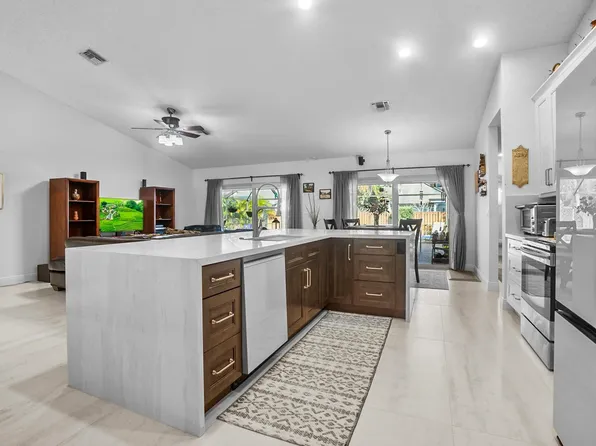 9925 NW 52nd Street, Coral Springs, FL 33076