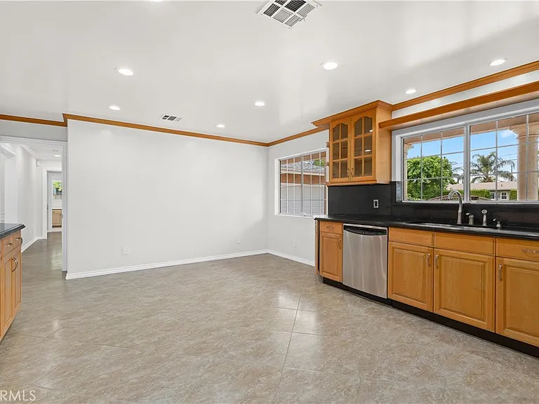 6508 Mammoth Ave — Photo 15