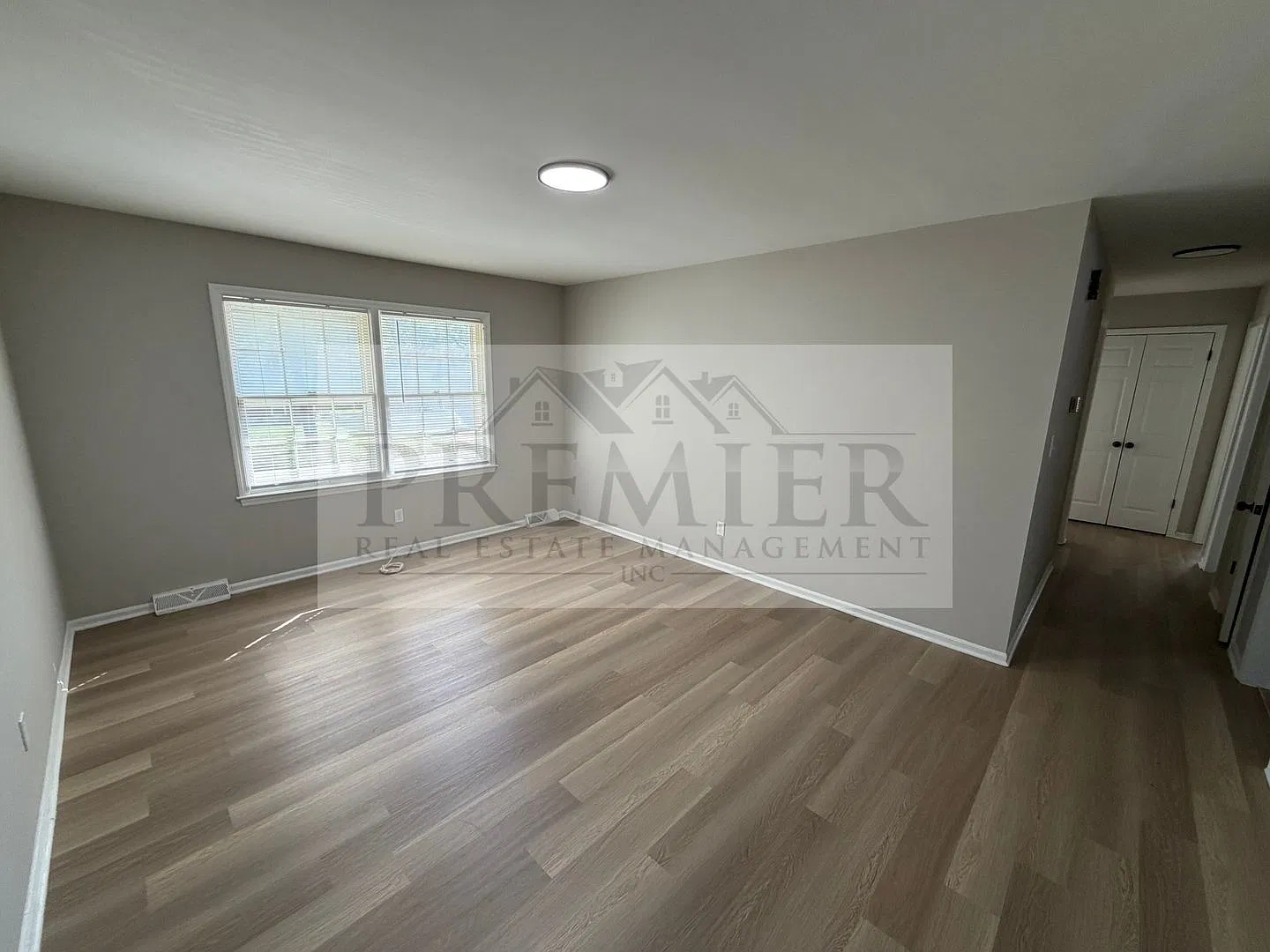 8418 Travis Lane Overland Park KS - Rent 1700 - 3 bed / 1 bath apartment - with open garage space... — Photo 4