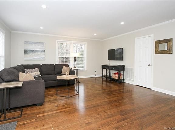 4th image of 4145 Windemere Ln