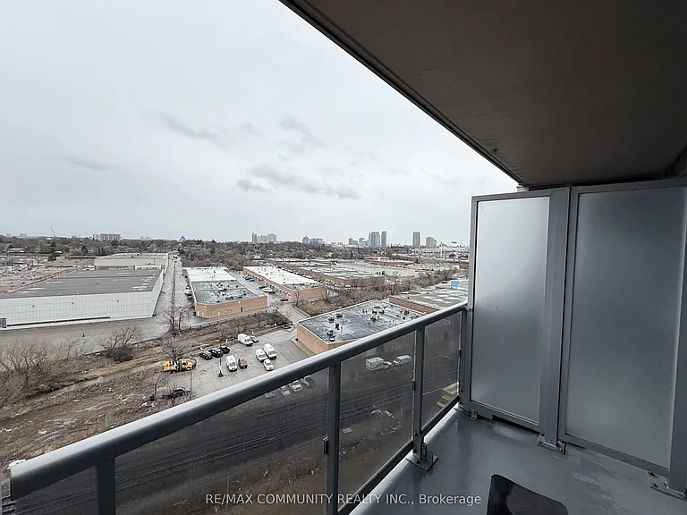 225 Village Green Sq #1001 — Photo 7