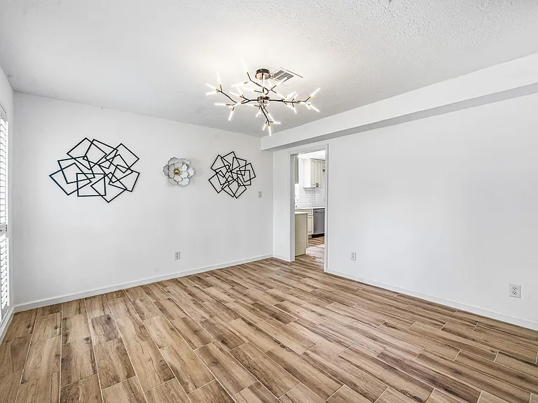 10622 Inwood Dr — Photo 3