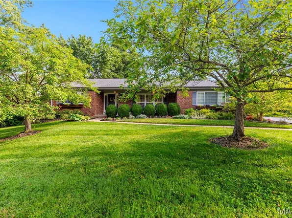 11201 Trieste Dr, Saint Louis, MO 63146