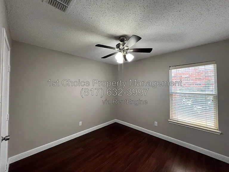 304 E Clover Park Dr — Photo 32