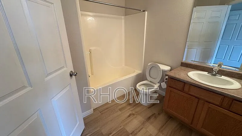 3 bed, 2.0 bath, 1220 sqft, $1,795 — Photo 3