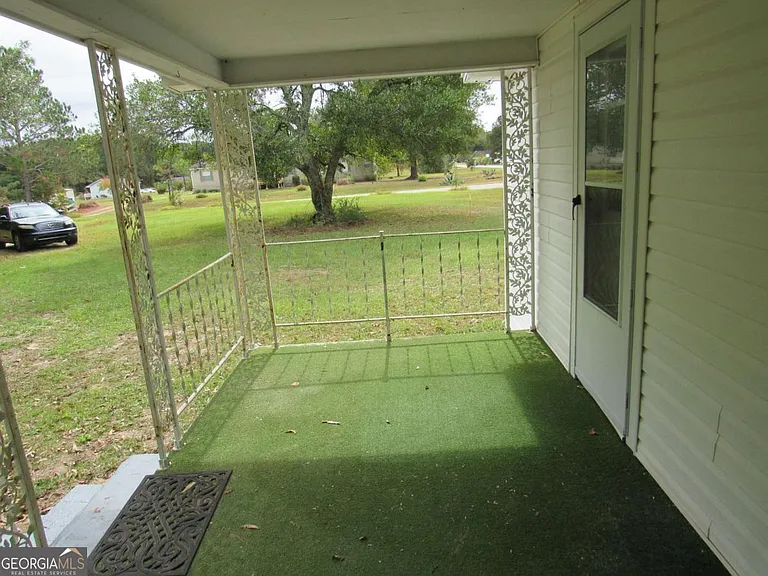 112 Judy Ave — Photo 7