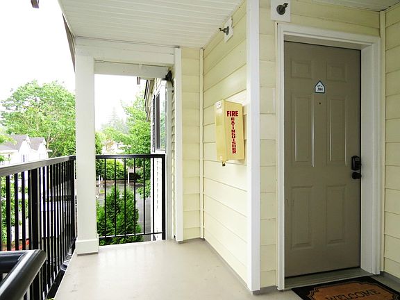 4th image of 580 Front St S Unit B307