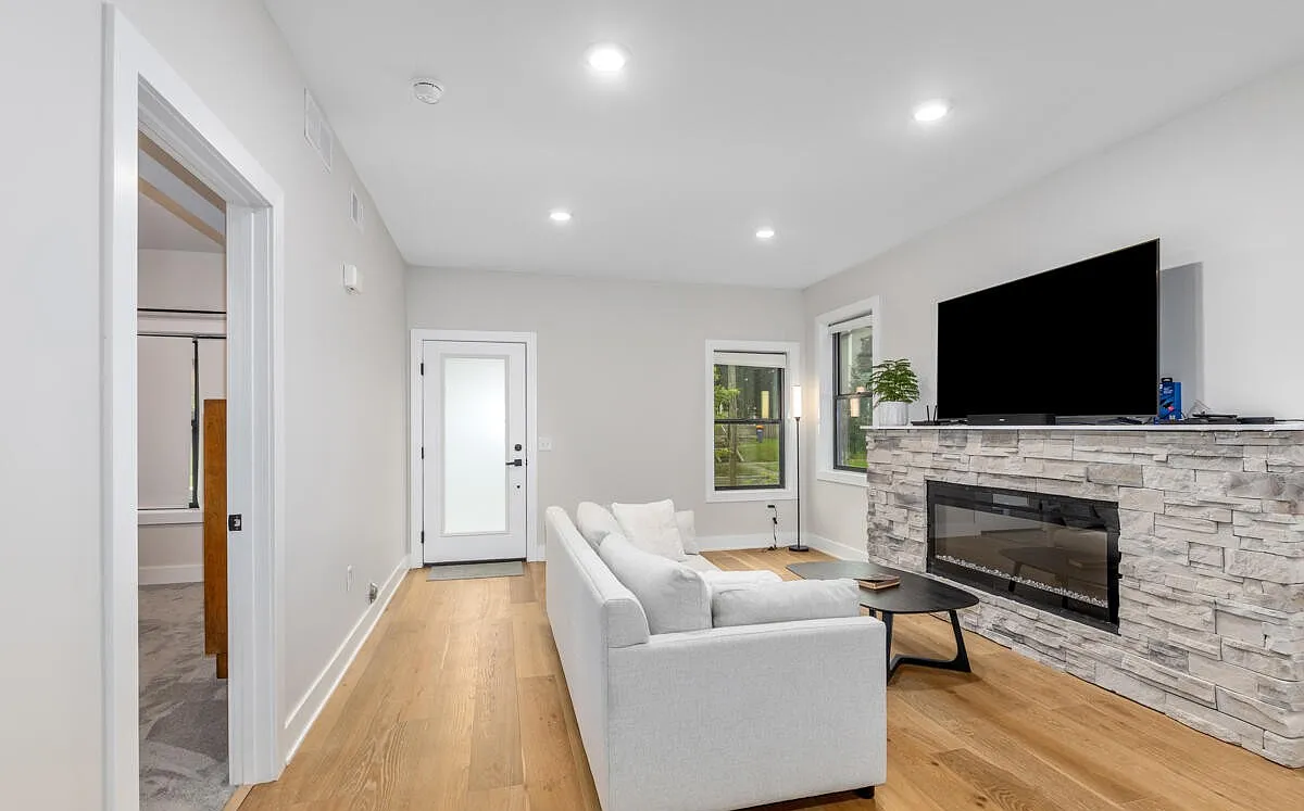 1 bed, 900 sqft, $2,145 — Photo 4