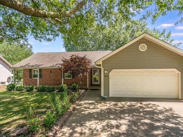 215 N Darrowby Dr, Raymore, MO 64083