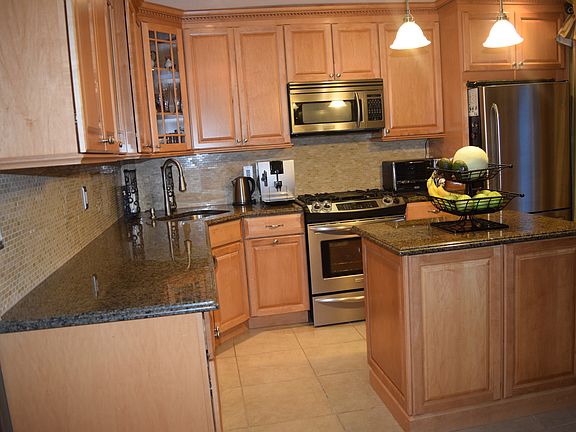 3rd image of 539 Eltingville Blvd
