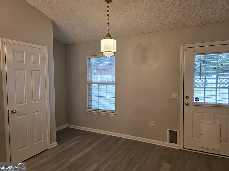 5022 Winfield Dr — Photo 6