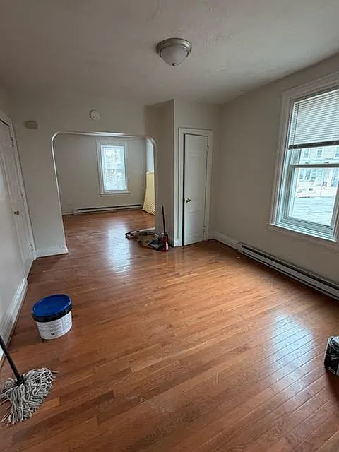 3 bed, 1.0 bath, 1167 sqft, $1,950 — Photo 2