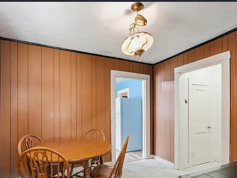 923 Elizabeth St — Photo 13