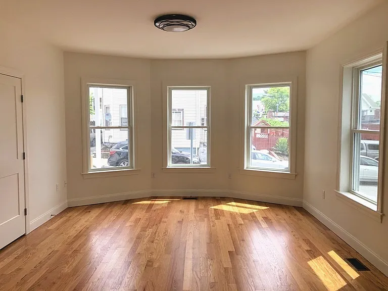 Living area (off kitchen)