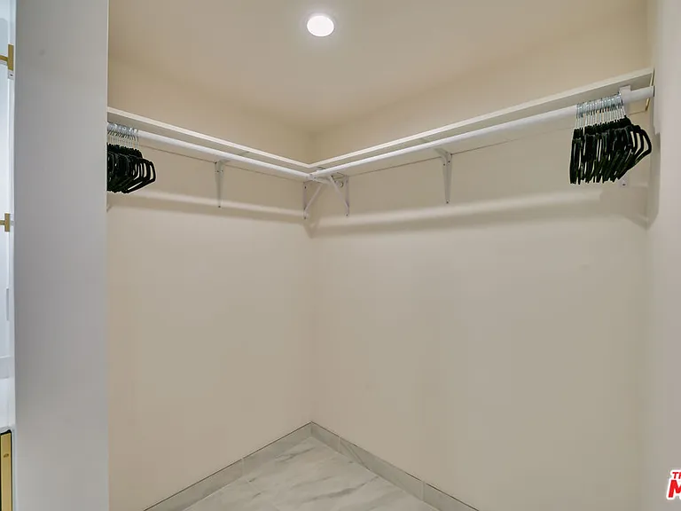 9042 Phyllis Ave #B — Photo 12