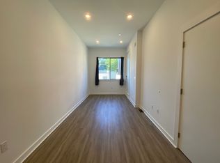 976 N 45th St #1, Philadelphia, PA 19104