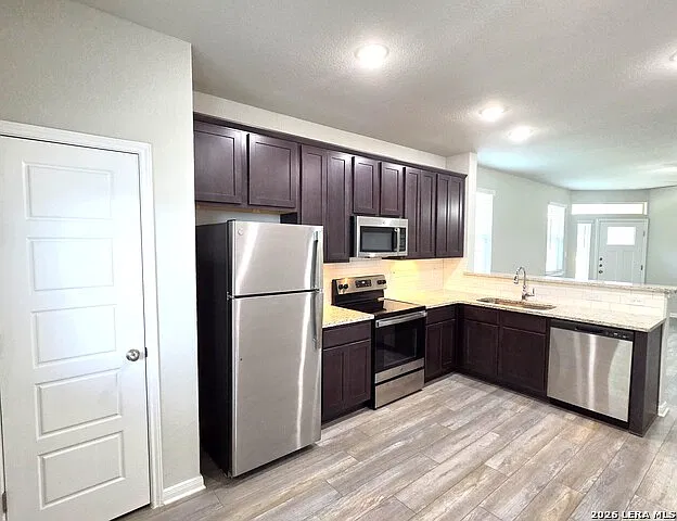 3 bed, 2.0 bath, 1366 sqft, $1,800 — Photo 4