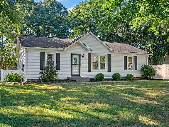 4th image of 426 Barksdale Dr