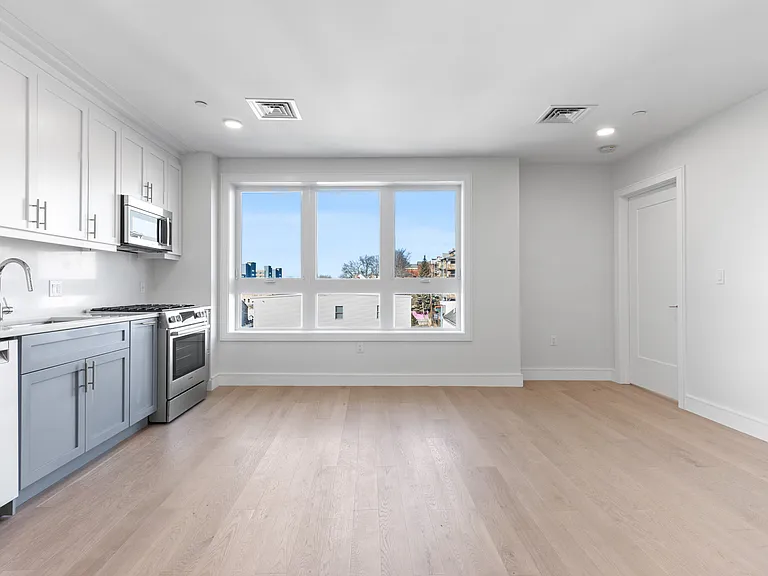301 Border St #401 — Photo 2