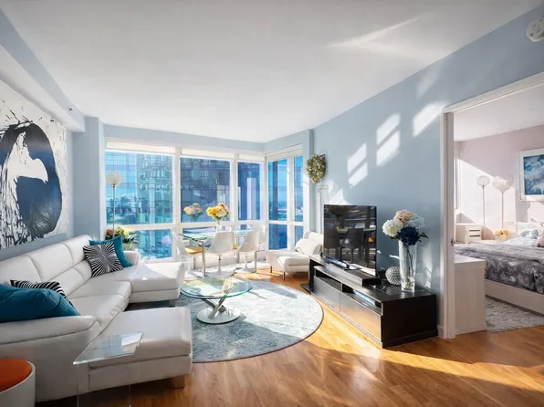 77 Hudson Street image 1 of 39