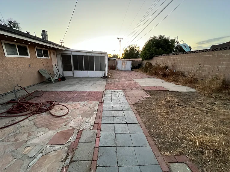 Alamitos St — Photo 17