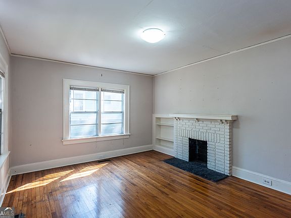 4th image of 1269 Oak Grove Ave SE