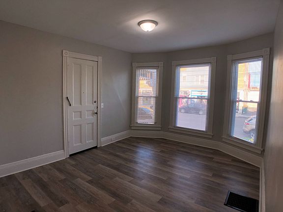 2nd image of 381 Meigs St APT 1