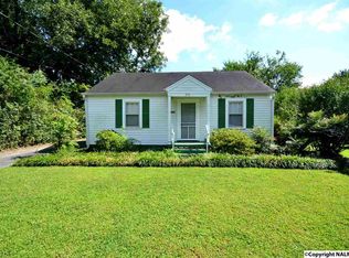 208 Chestnut St NE, Hartselle, AL 35640