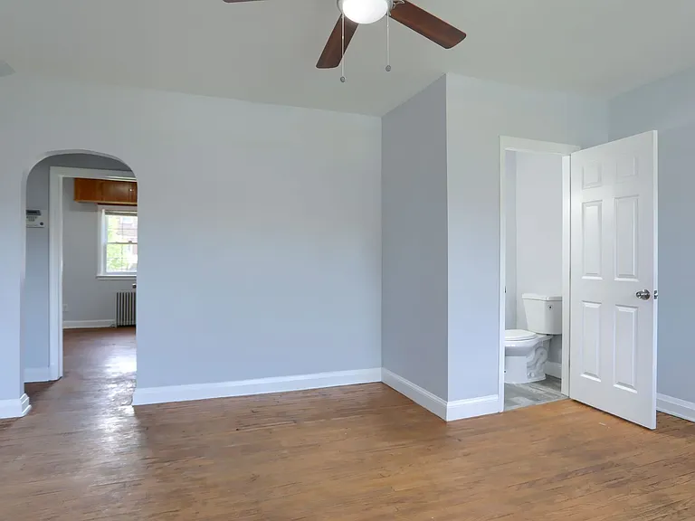 1323 N Kenwood Ave — Photo 10