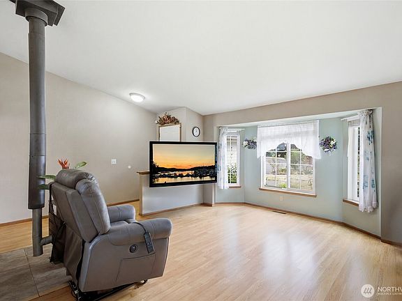 4th image of 1806 Northwood Court NE