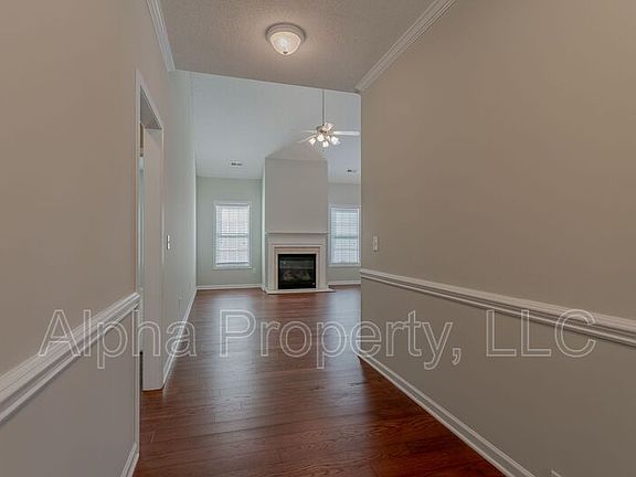 3rd image of 824 Laurelcreek Dr