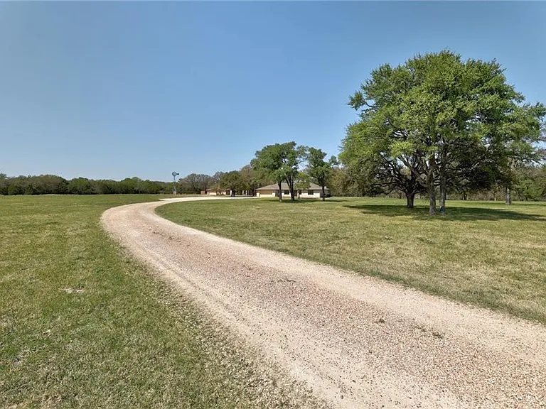 207 Rancho Bueno Dr — Photo 3