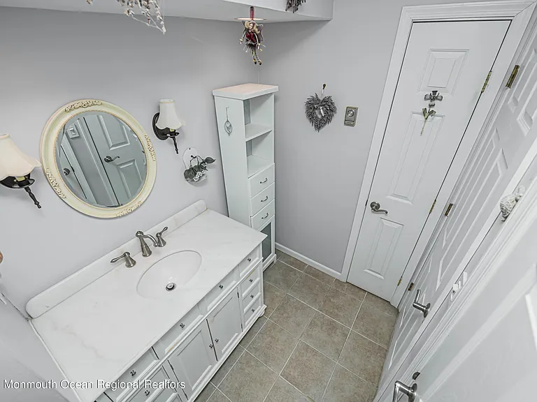 118 Amberly Dr #J — Photo 16