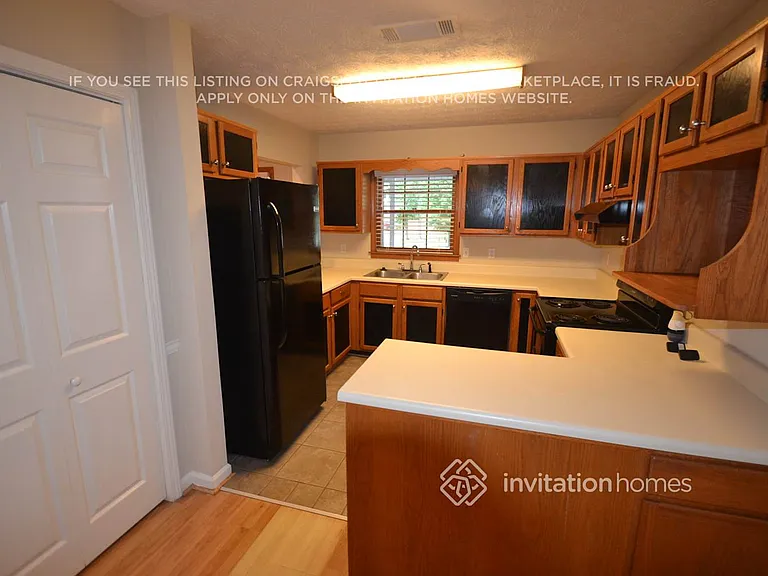 2110 Amber Creek Dr — Photo 3