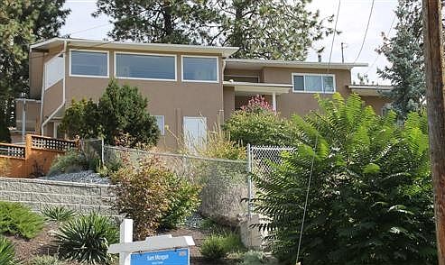 1st image of 490 Sheila Cres